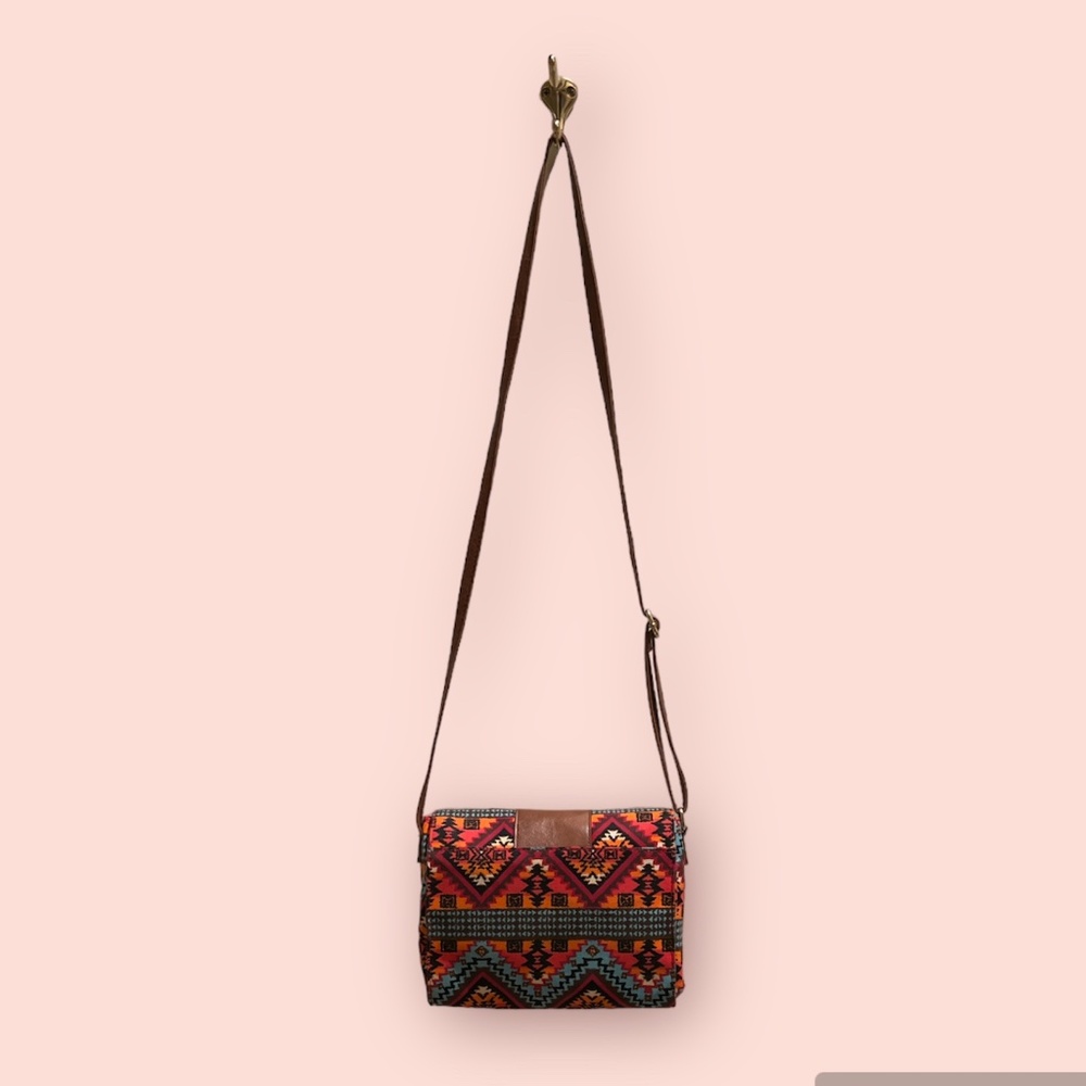 NWOT Adorable Brash Crossbody Purse with South Western Pattern - Picture 3 of 9